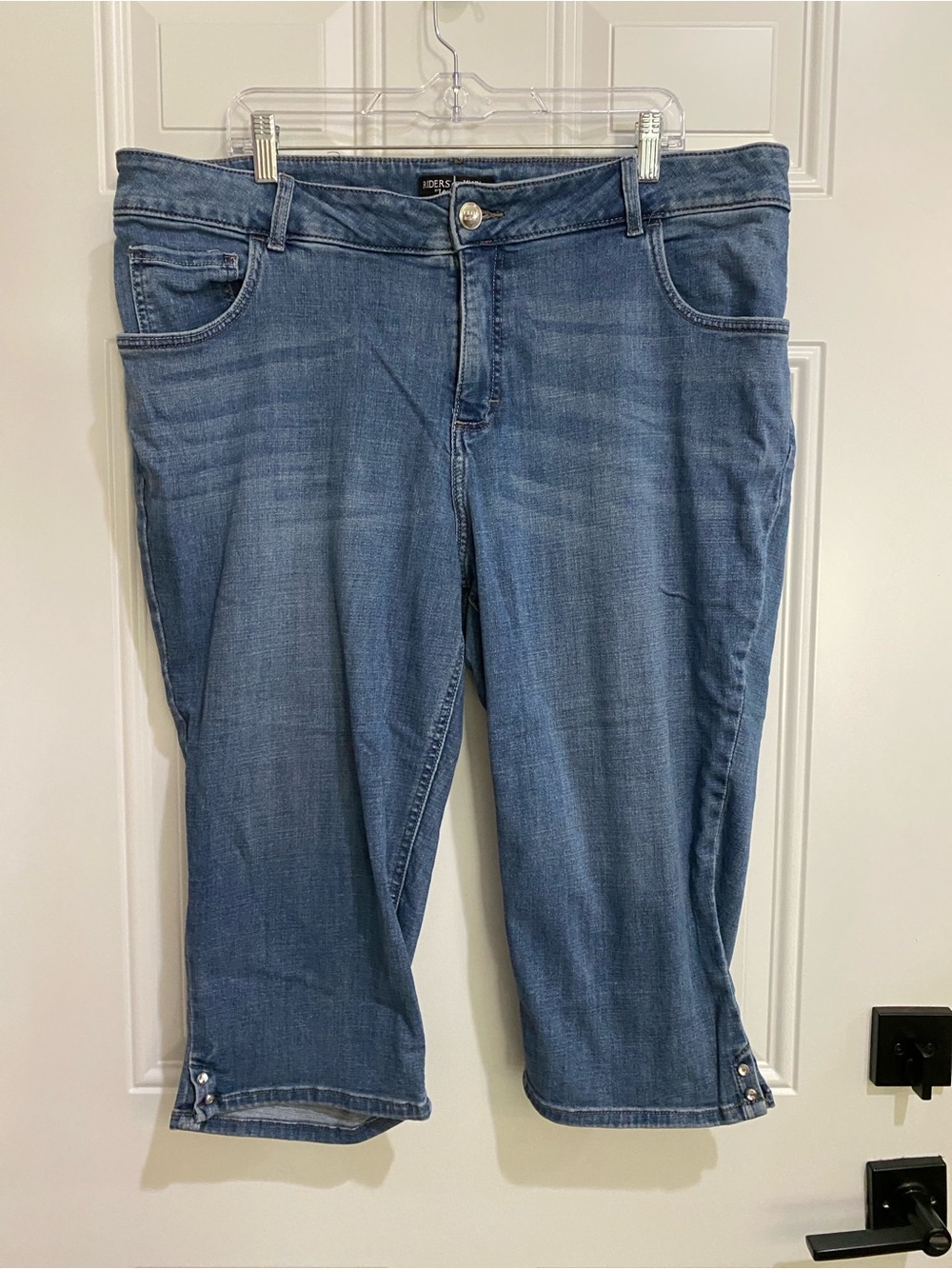 Riders by Lee Medium Blue Denim Crop Capri Pants